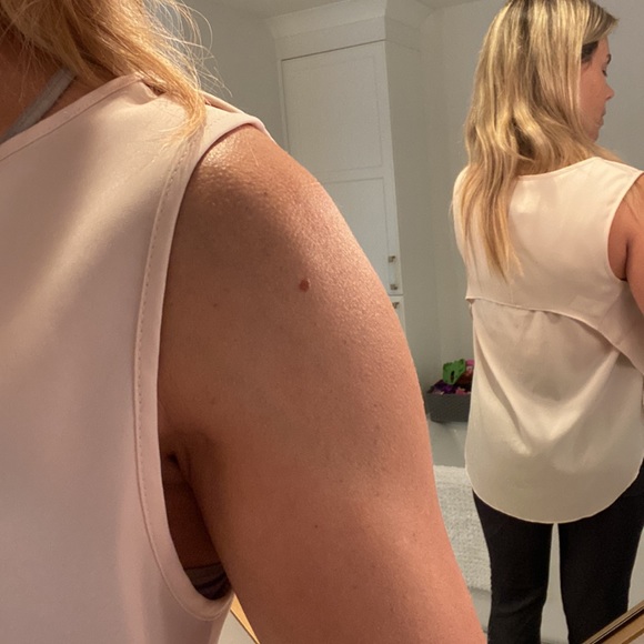 Sleeveless pink silk blouse - Picture 2 of 6